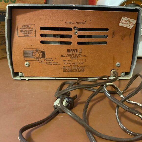 1952 RCA Nipper II Tube Radio - Picture 3 of 4
